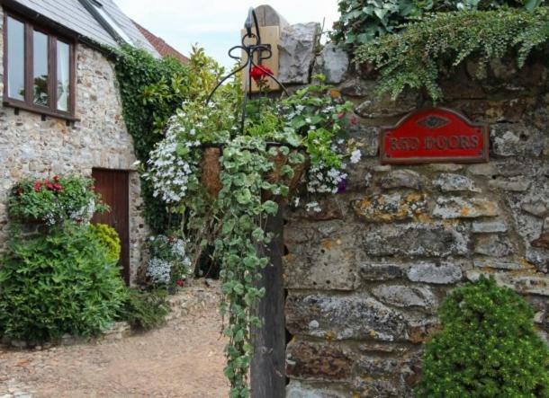Red Doors Farm Cottages Honiton Exterior photo